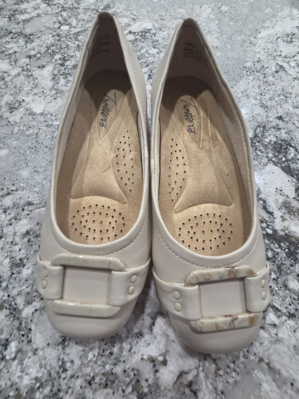 Trotters Cream Leather Ballet Flats with Marbled Buckle